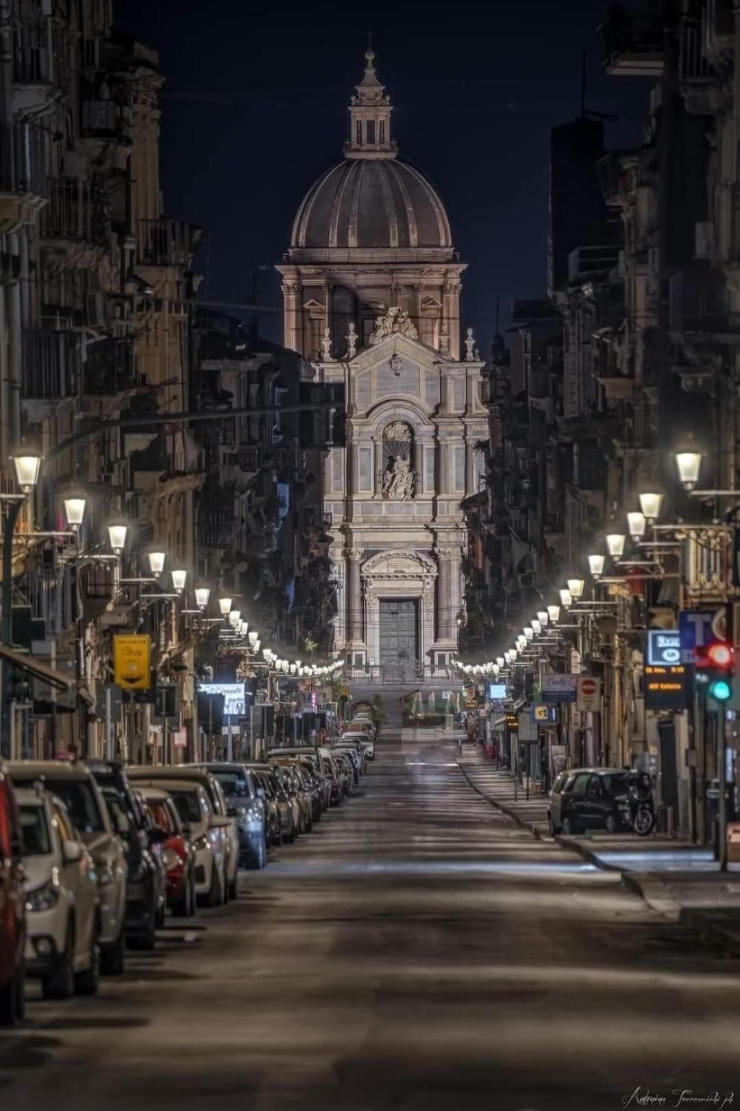 Lorenzo'S House Catania City Centre - Comfortable Large Apartment With 2 Bedrooms And 2 Baths, Close To Trains, Metro And Bus Station Exterior photo