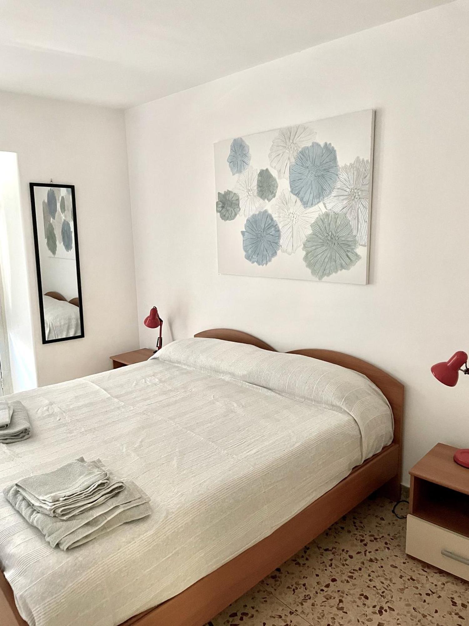 Lorenzo'S House Catania City Centre - Comfortable Large Apartment With 2 Bedrooms And 2 Baths, Close To Trains, Metro And Bus Station Exterior photo